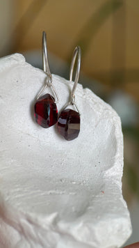 LUNA XIV garnets