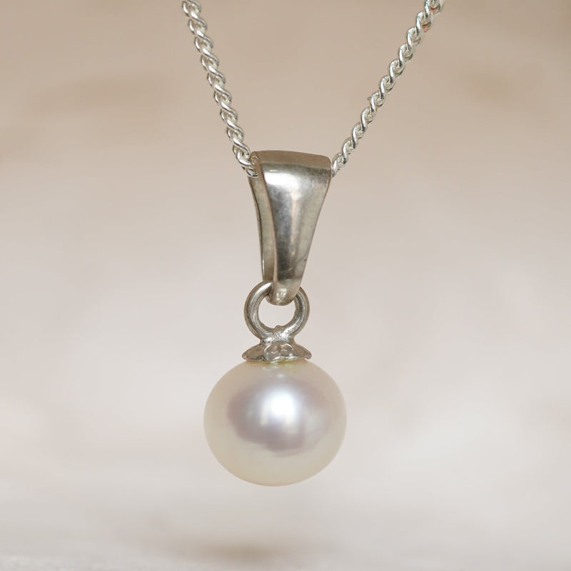 Fresh water pearl pendant