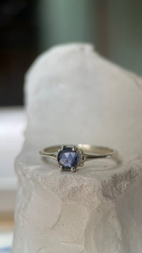 Magic Flower II Sapphire