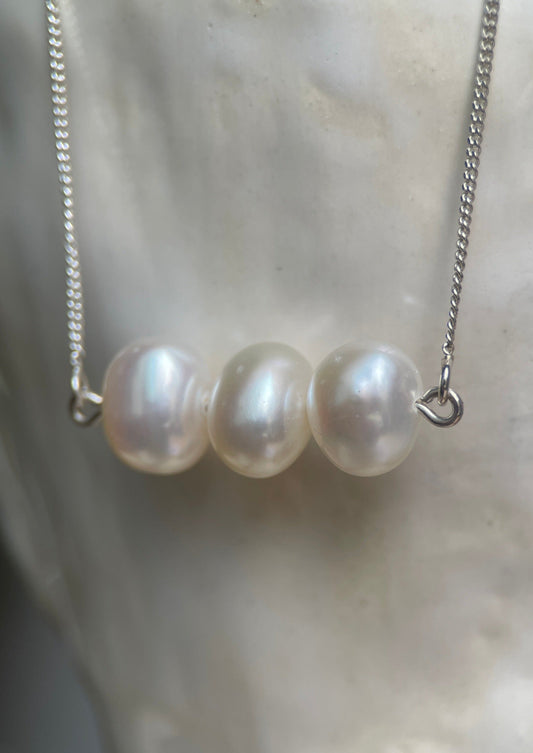 PEARL BAR NECKLACE